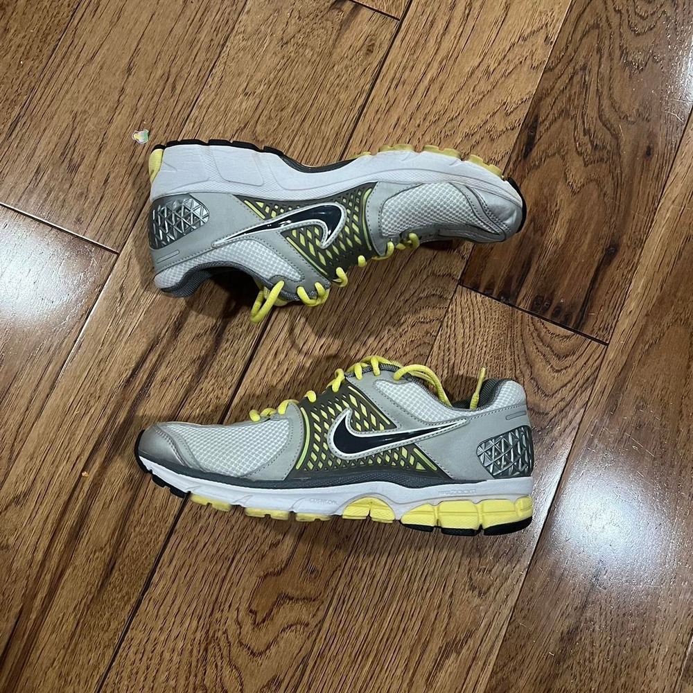 Nike Zoom Vomero 5 size 9.5
